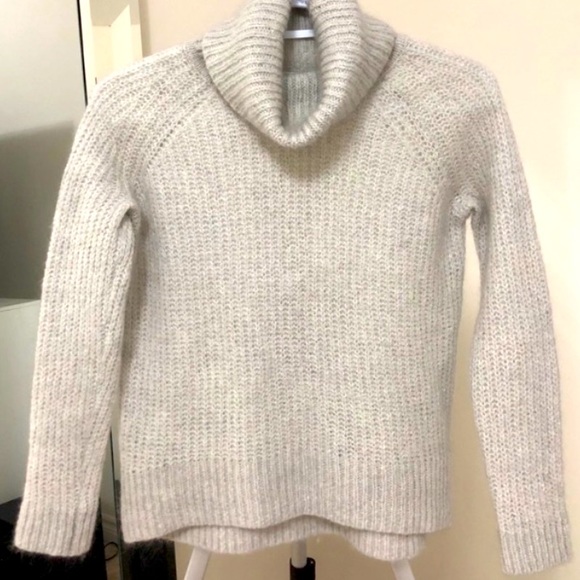 ARITZIA !! TALULA KNIT TURTLE NECK! WOOL - Picture 1 of 2